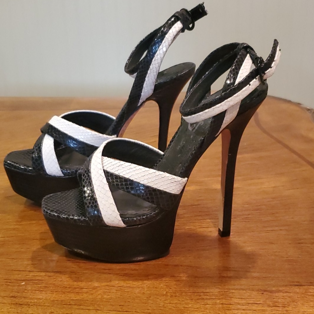 *SALE* Alice & Olivia snake print heels - Picture 3 of 9
